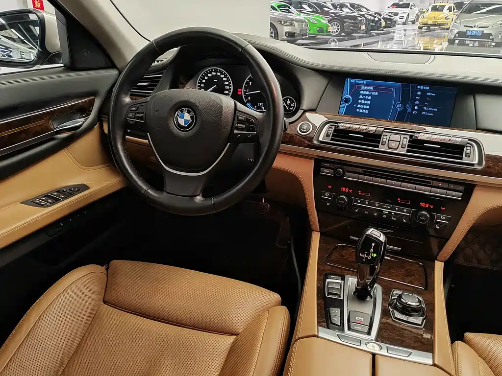 BMW 7 Series 2012 — фото 28