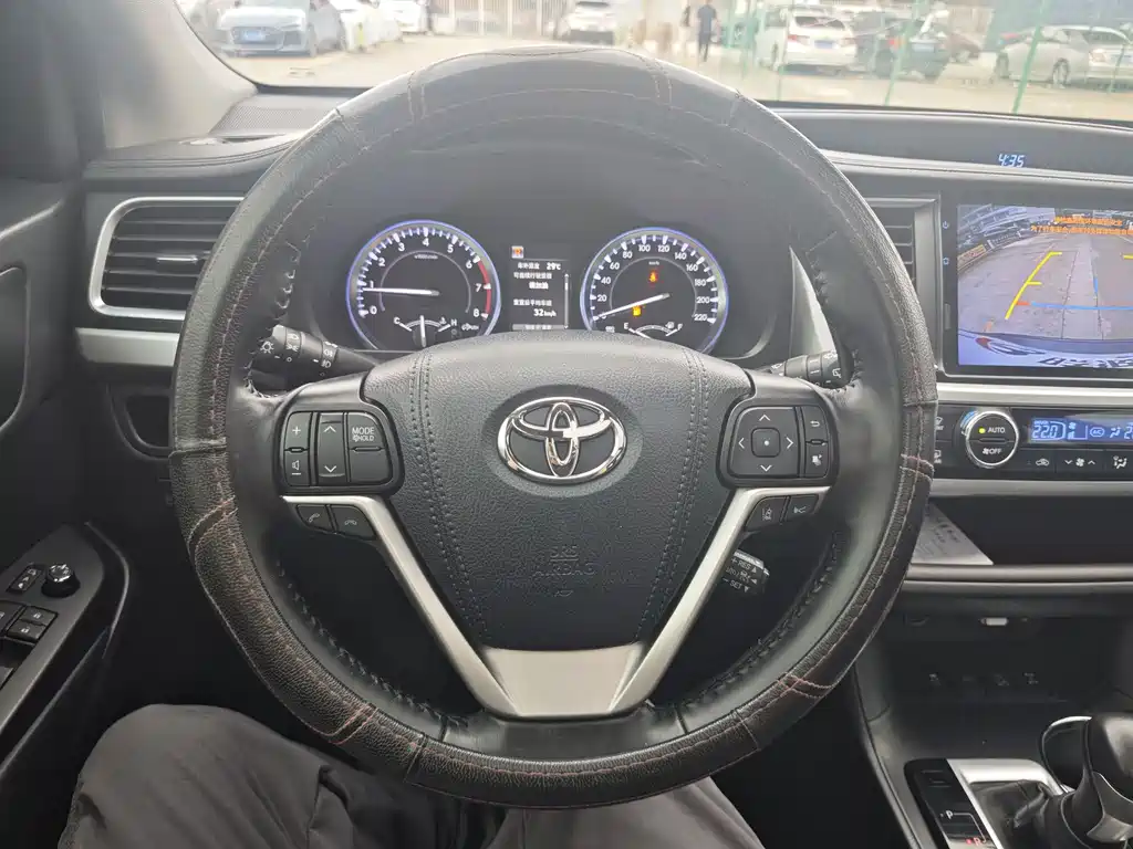 Toyota Highlander 2021 — фото 18