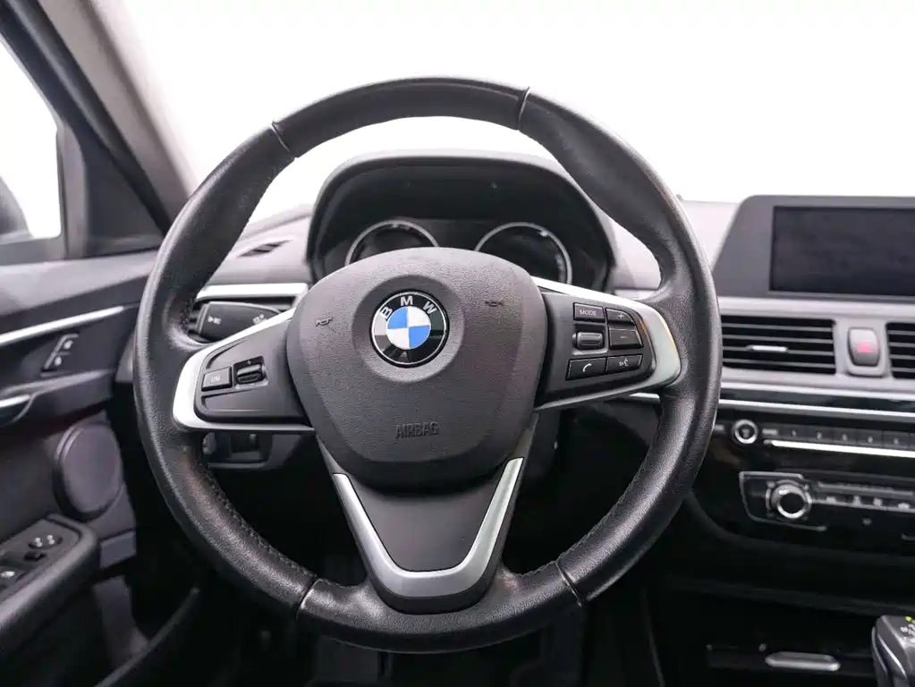 BMW 1 Series 2018 — фото 21