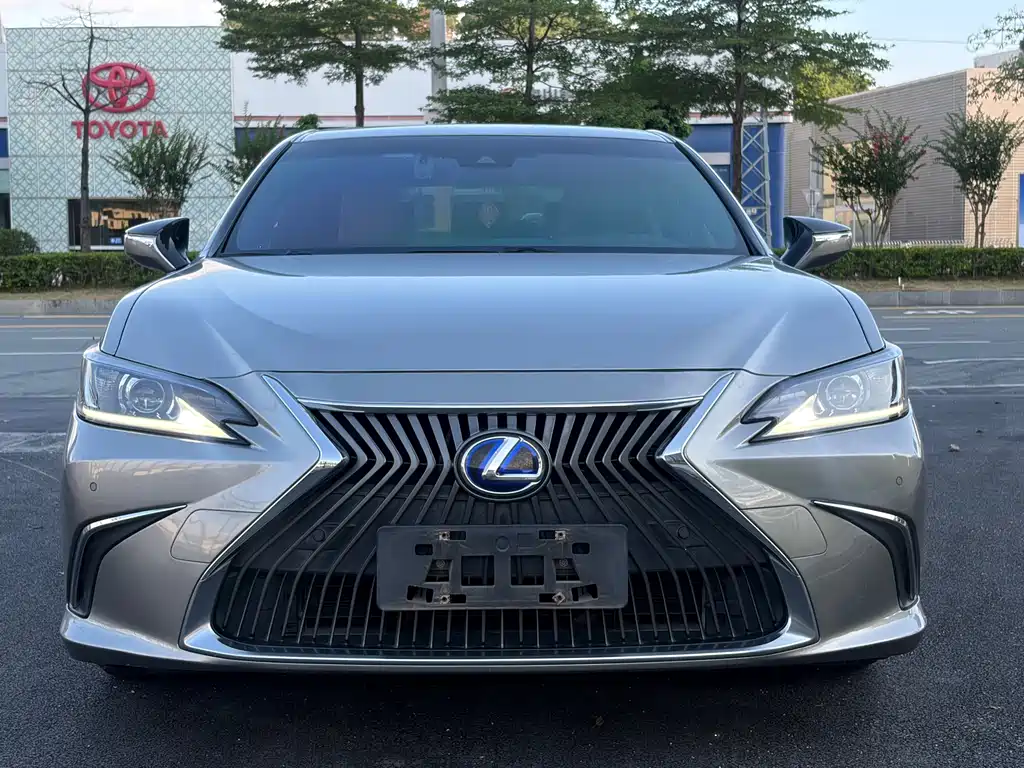 Lexus ES 2021