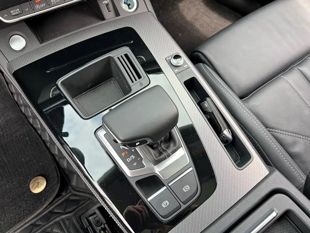 Audi Q5L 2022 — фото 19