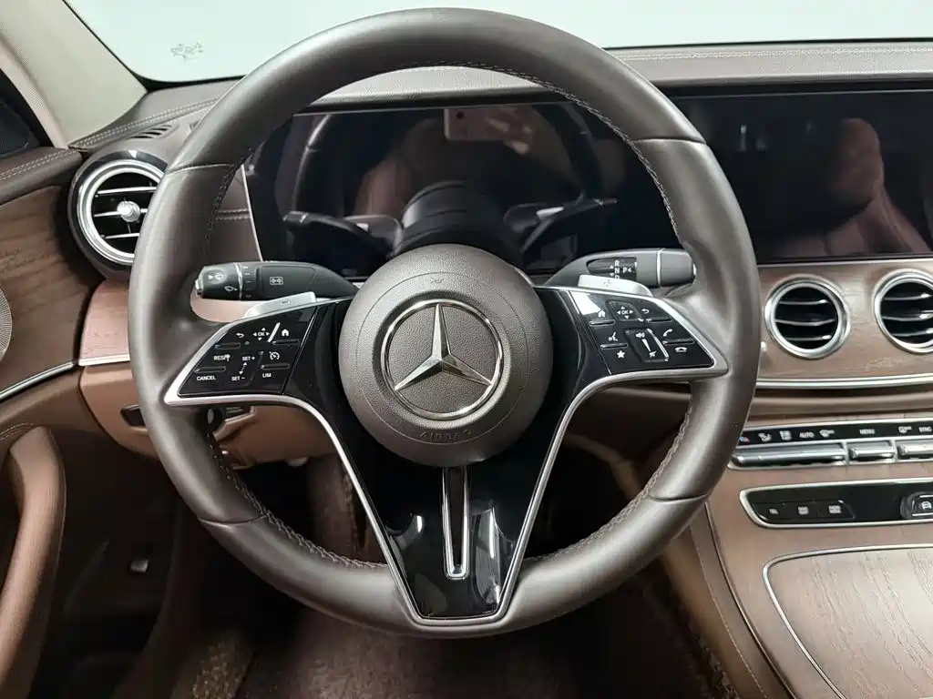 Mercedes-Benz E-Class 2023 — фото 18