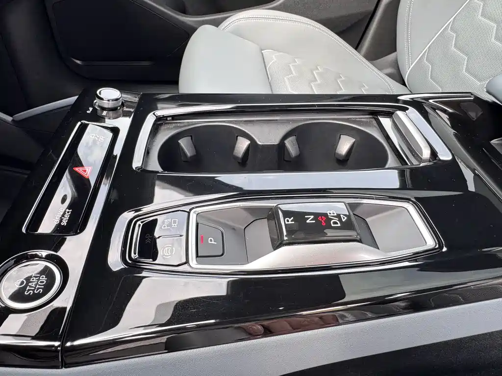 Audi Q6L e-tron 2025 — фото 20