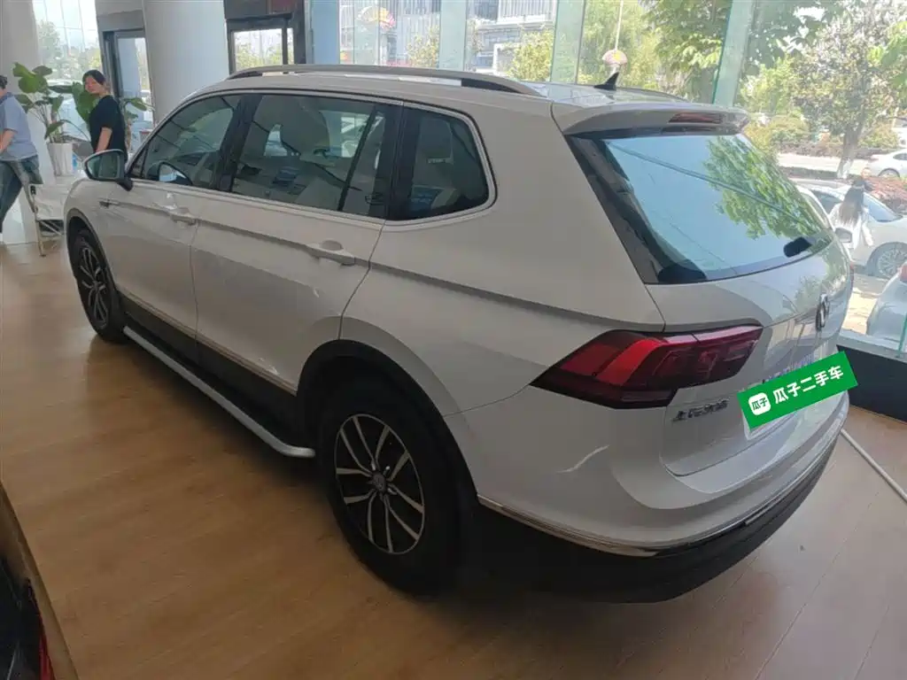 Volkswagen Tiguan L 2017 — фото 5