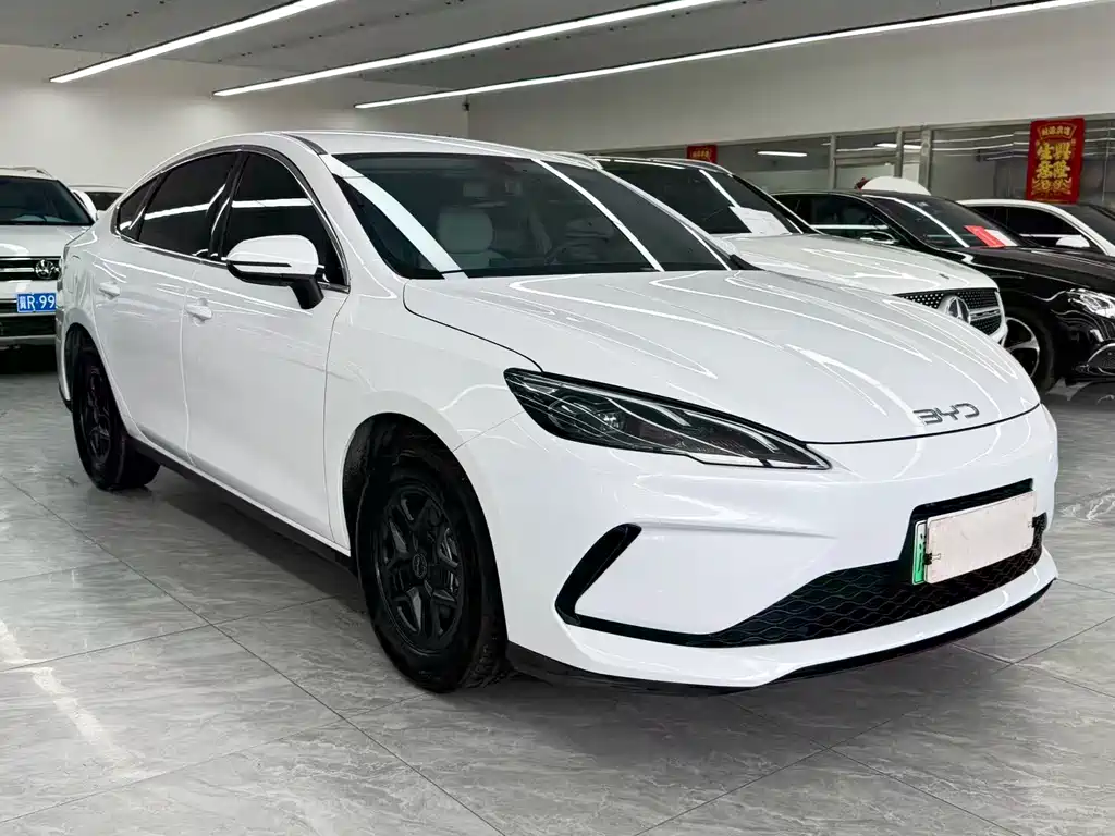 BYD Seal 05 DM-i 2025 — фото 3