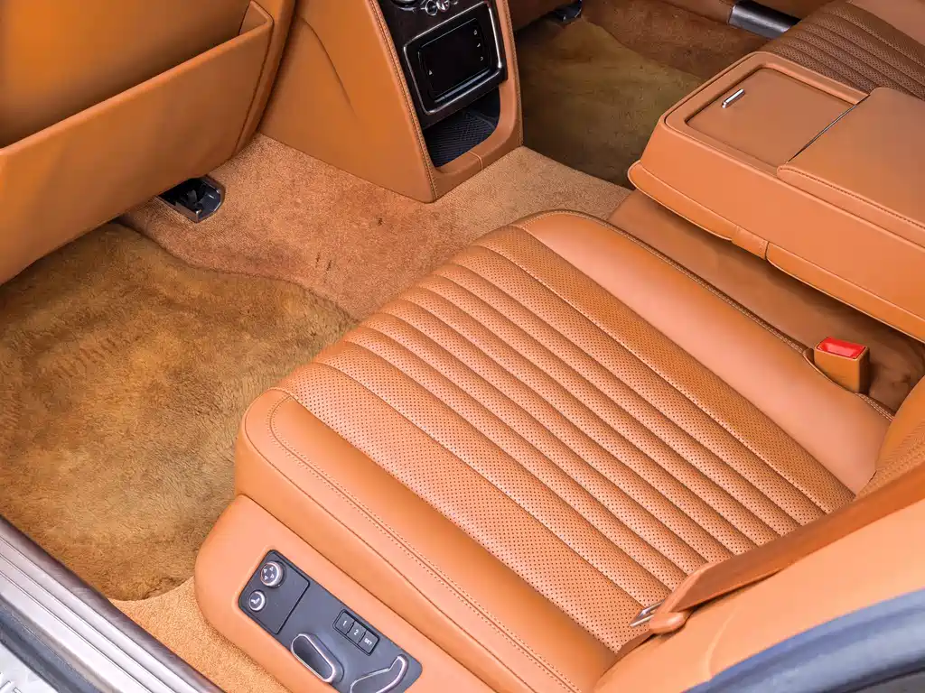 Bentley Flying Spur 2018 — фото 13