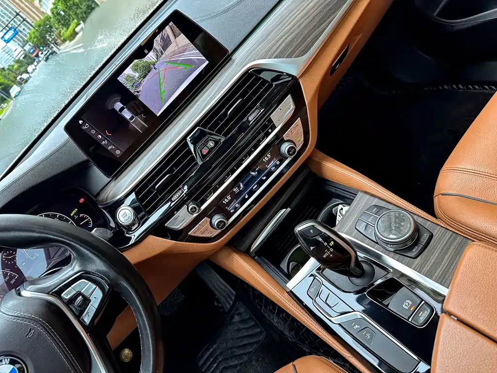 BMW 6 Series GT 2019 — фото 11