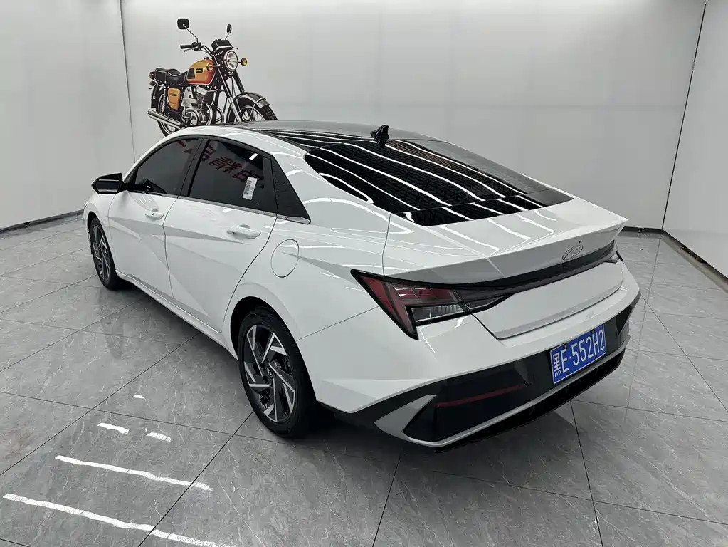 Hyundai Elantra 2023