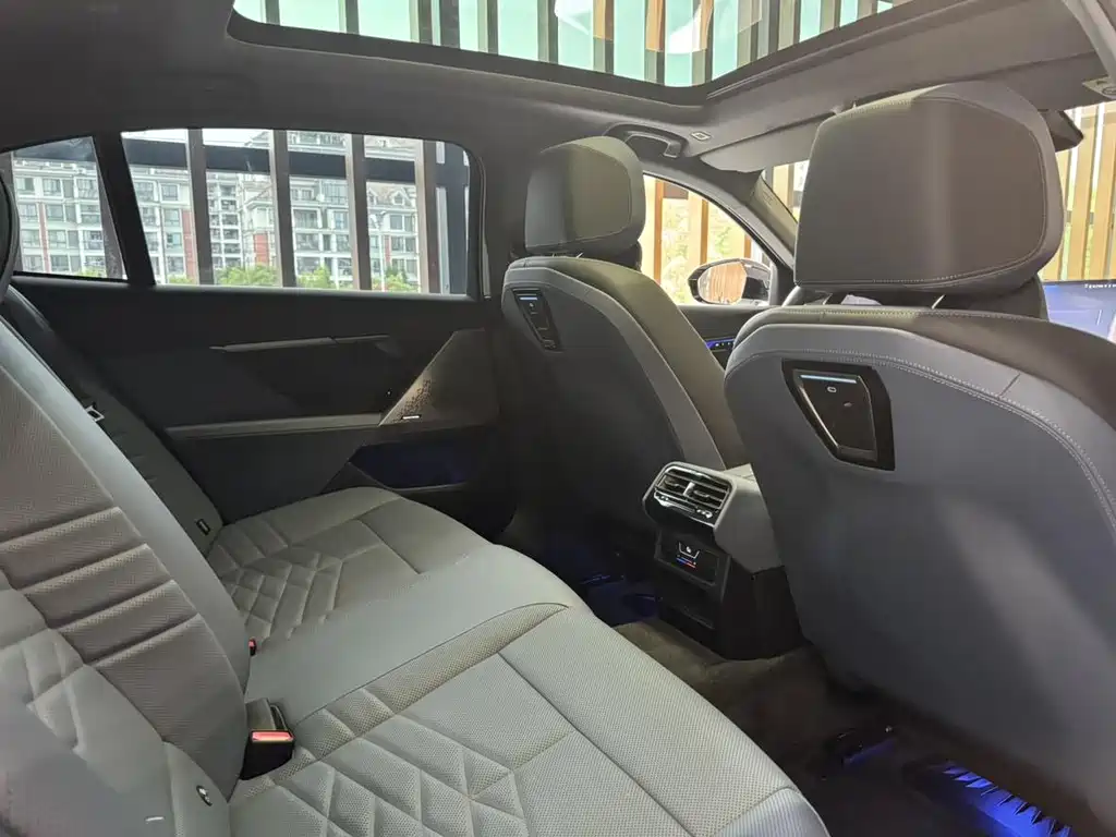 BMW i5 2025 — фото 16