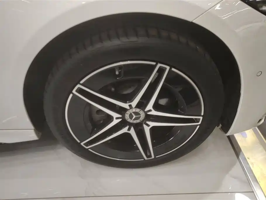 Mercedes-Benz C-Class 2024