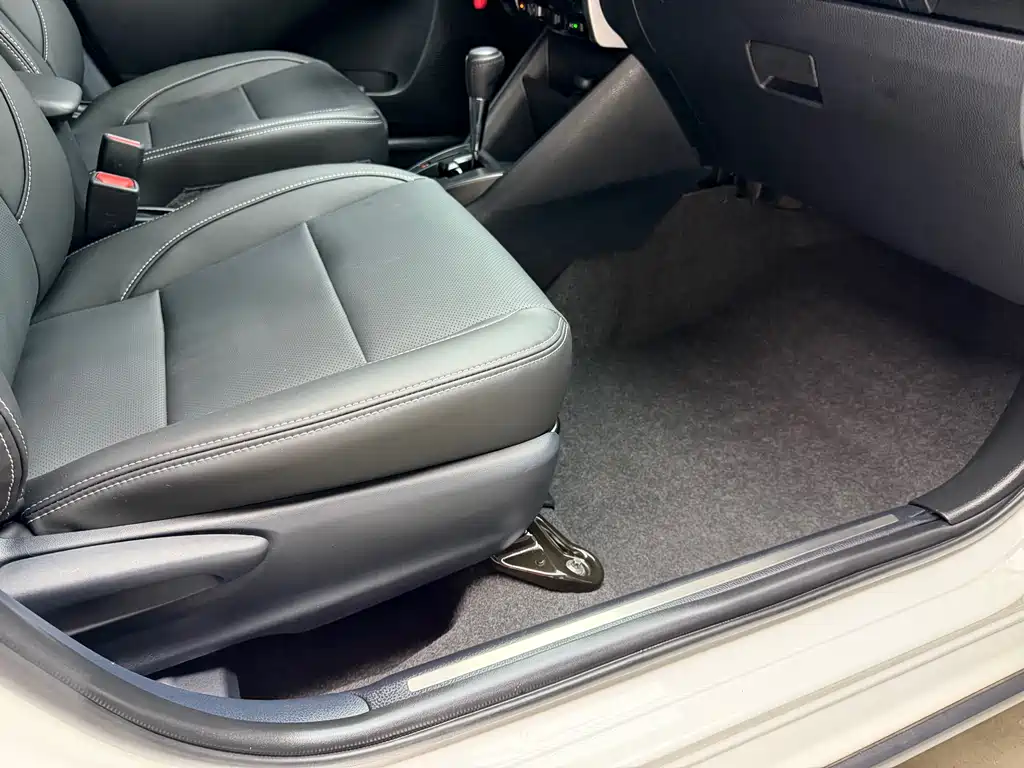 Toyota Yaris L 2022 — фото 17