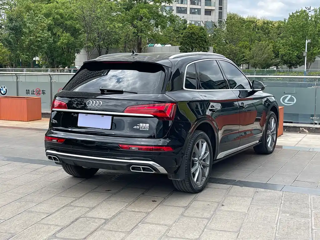 Audi Q5L 2022 — фото 6