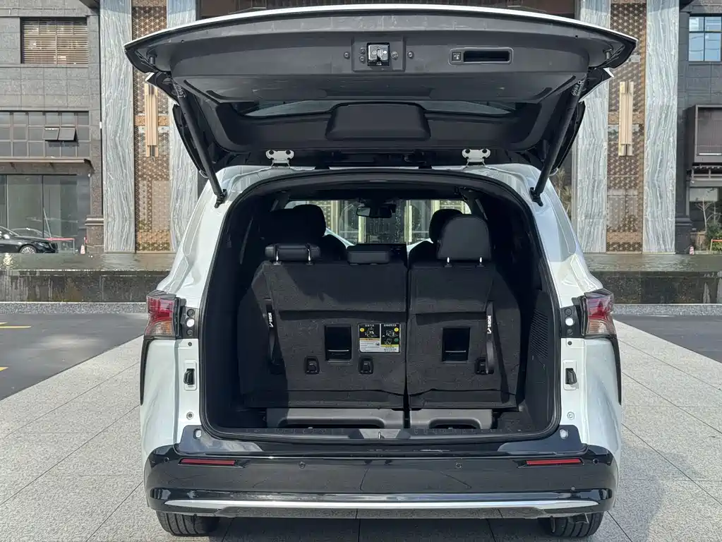 Toyota Sienna 2022 — фото 14