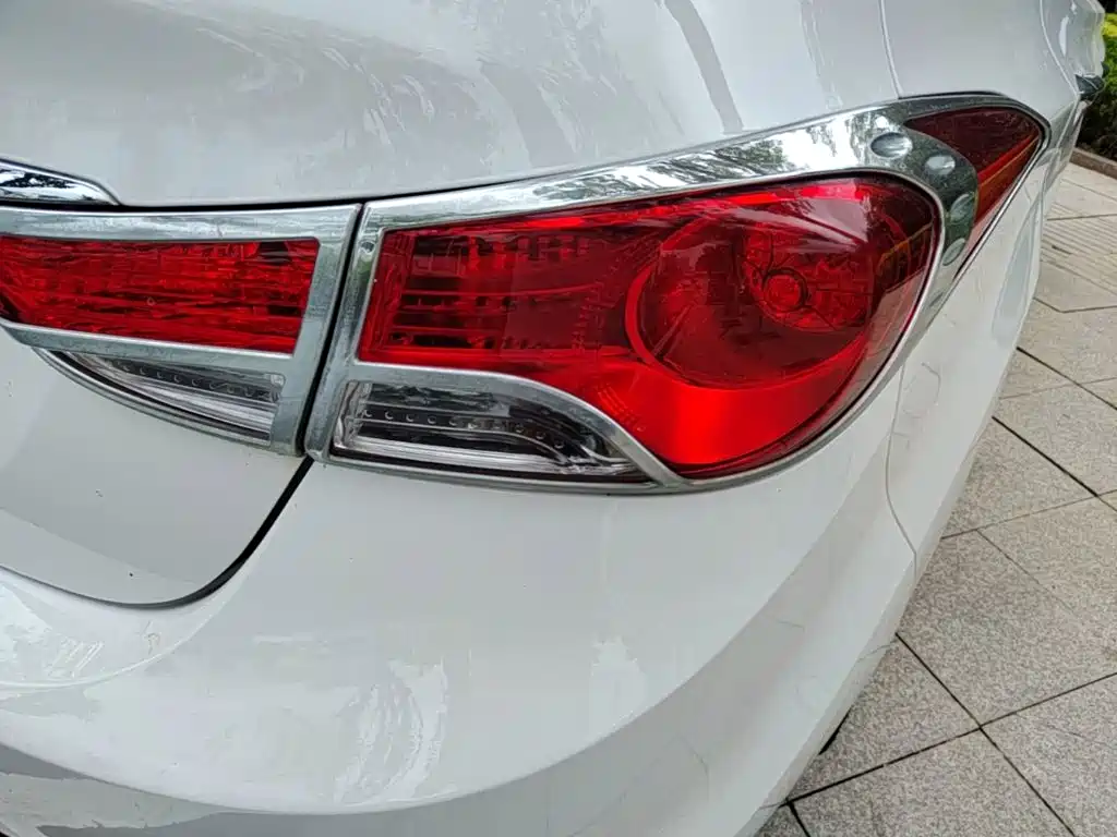 Hyundai Elantra 2015 — фото 8