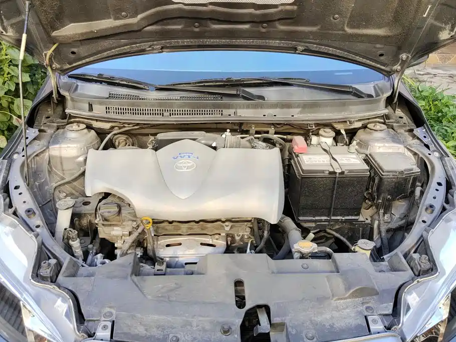 Toyota Yaris L 2015 — фото 10