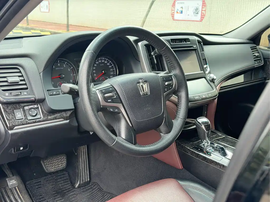 Toyota Crown 2018 — фото 14