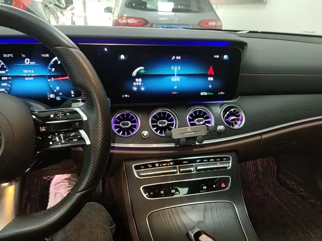 Mercedes-Benz E-Class 2021 — фото 13