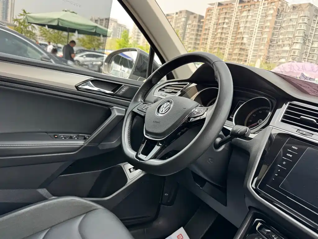 Volkswagen Tiguan L 2020 — фото 15