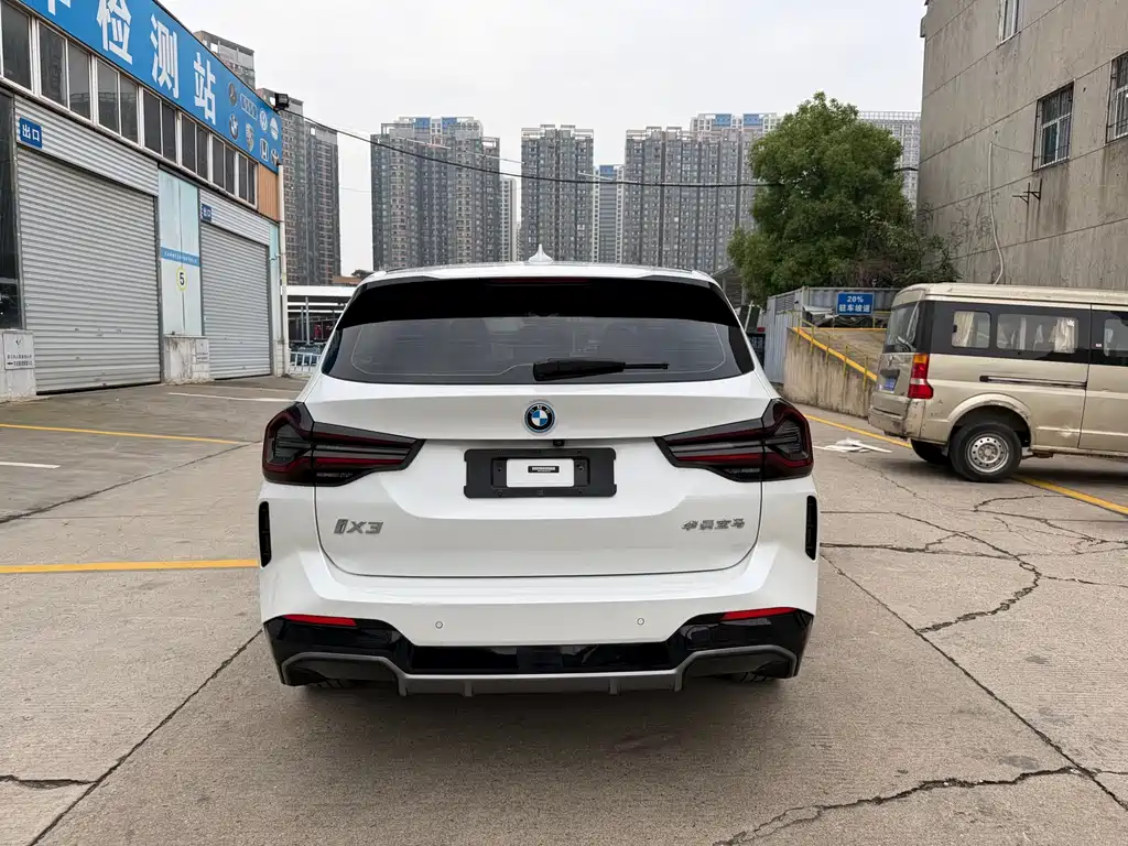 BMW iX3 2023 — фото 14