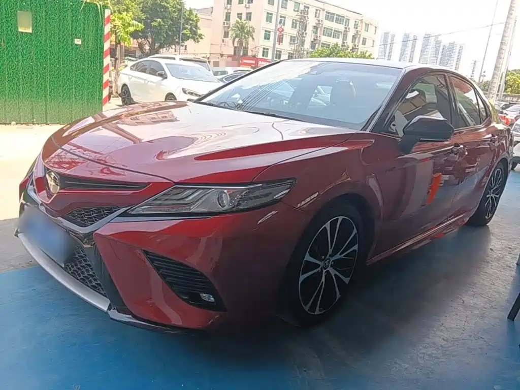 Toyota Camry 2020 — фото 1