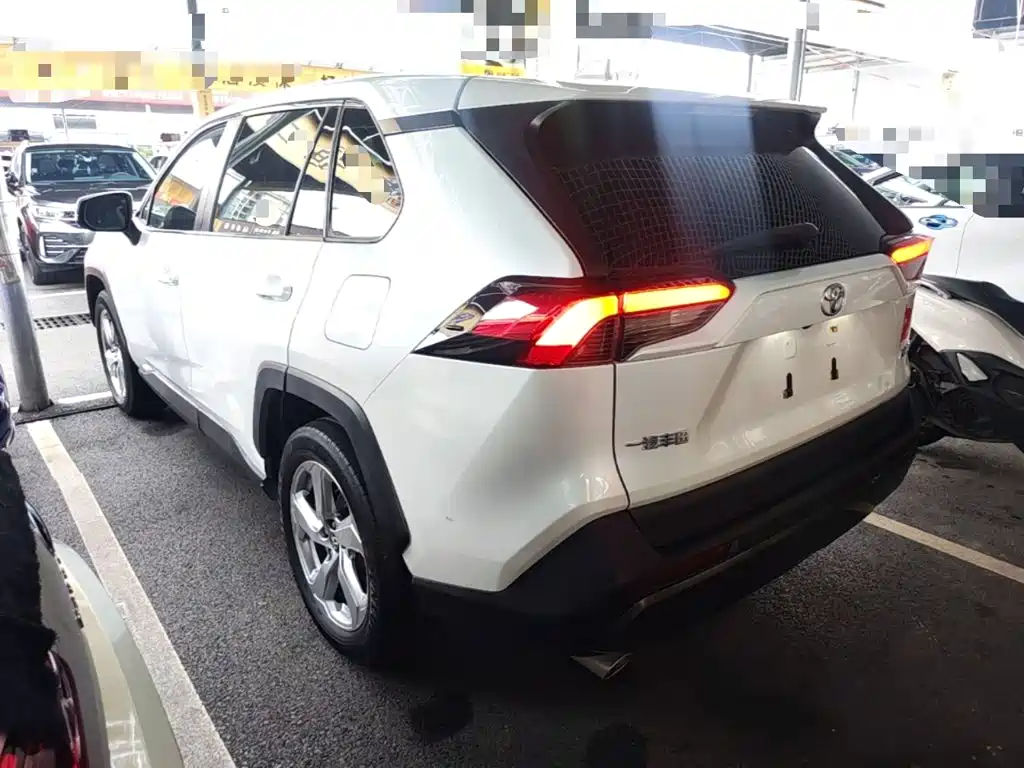 Toyota RAV4 2021