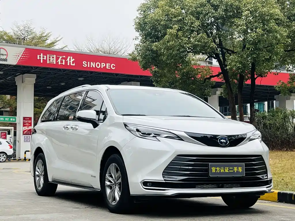 Toyota Sienna 2023 — фото 3