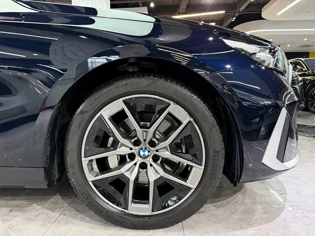 BMW 5 Series 2024 — фото 13