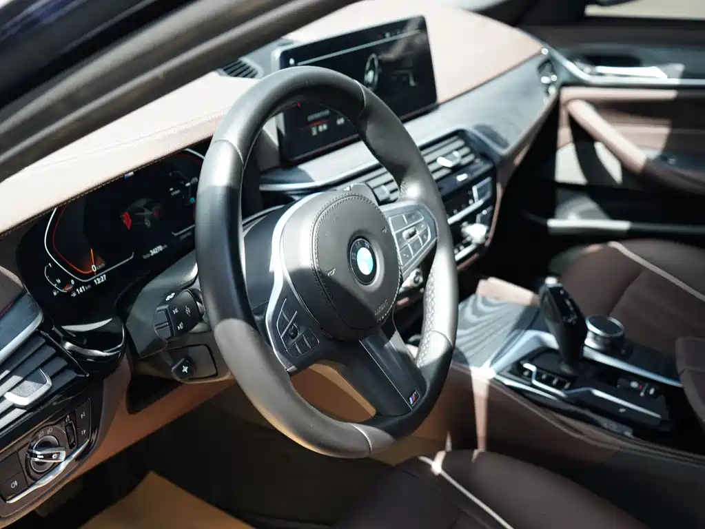 BMW 5 Series 2023 — фото 16