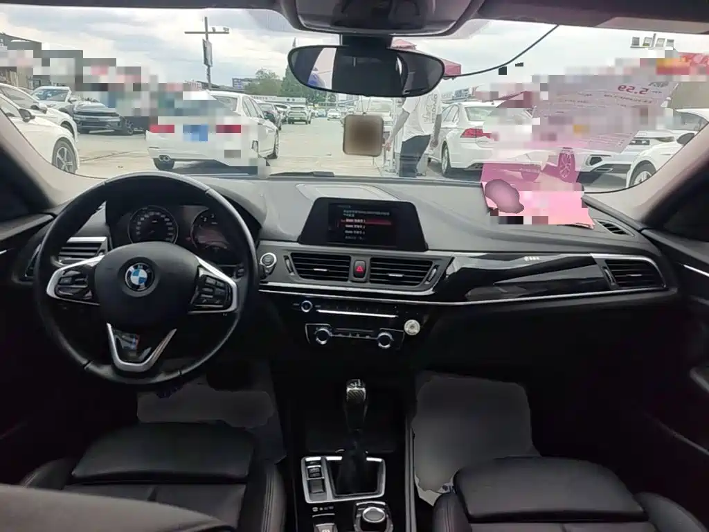 BMW 1 Series 2018 — фото 10