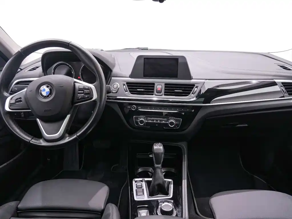 BMW 1 Series 2018 — фото 13