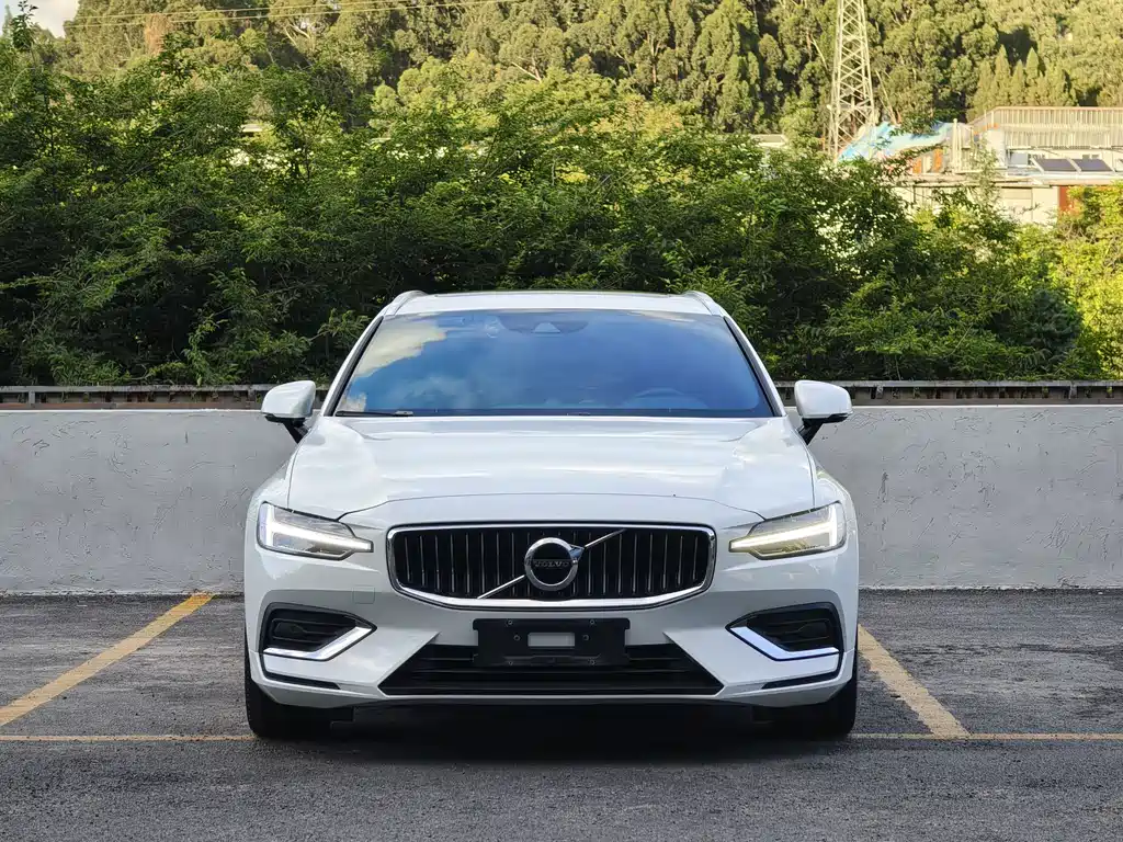 Volvo V60 2021 — фото 3