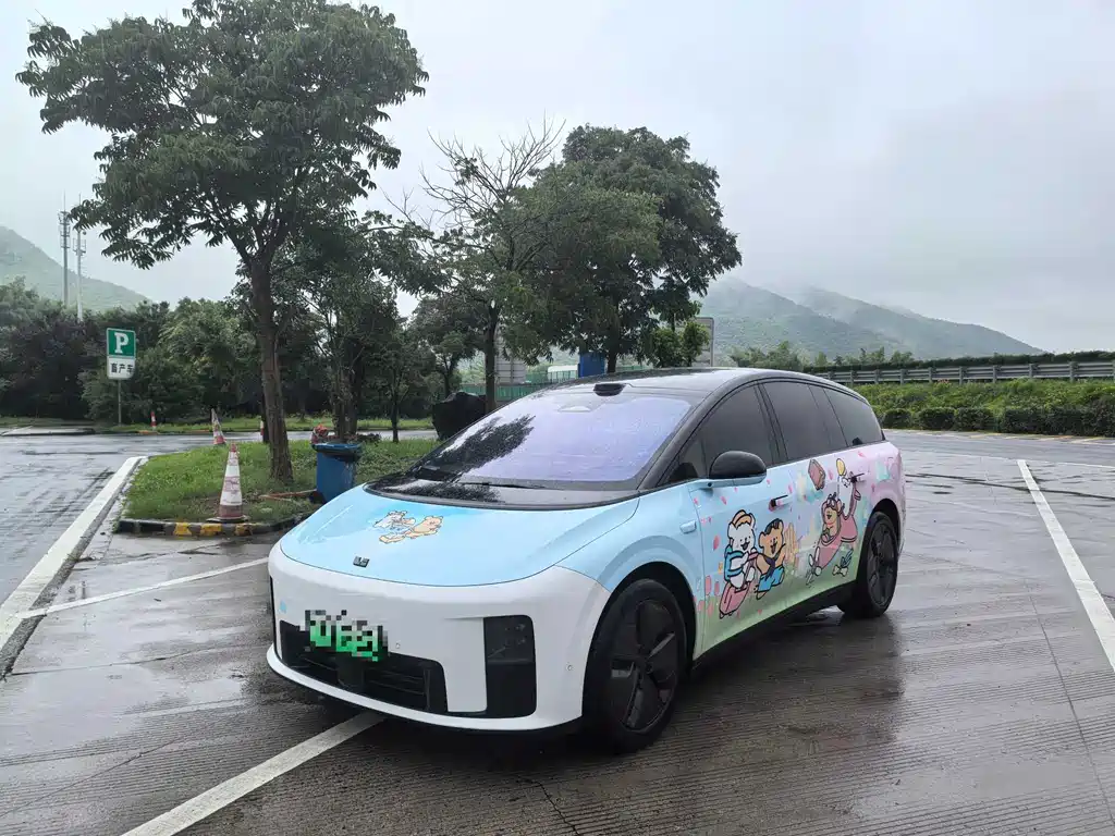 Li Auto i8 2025
