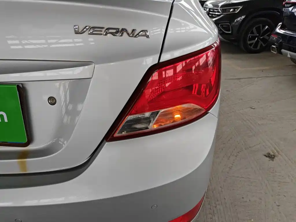 Hyundai Verna 2015 — фото 8