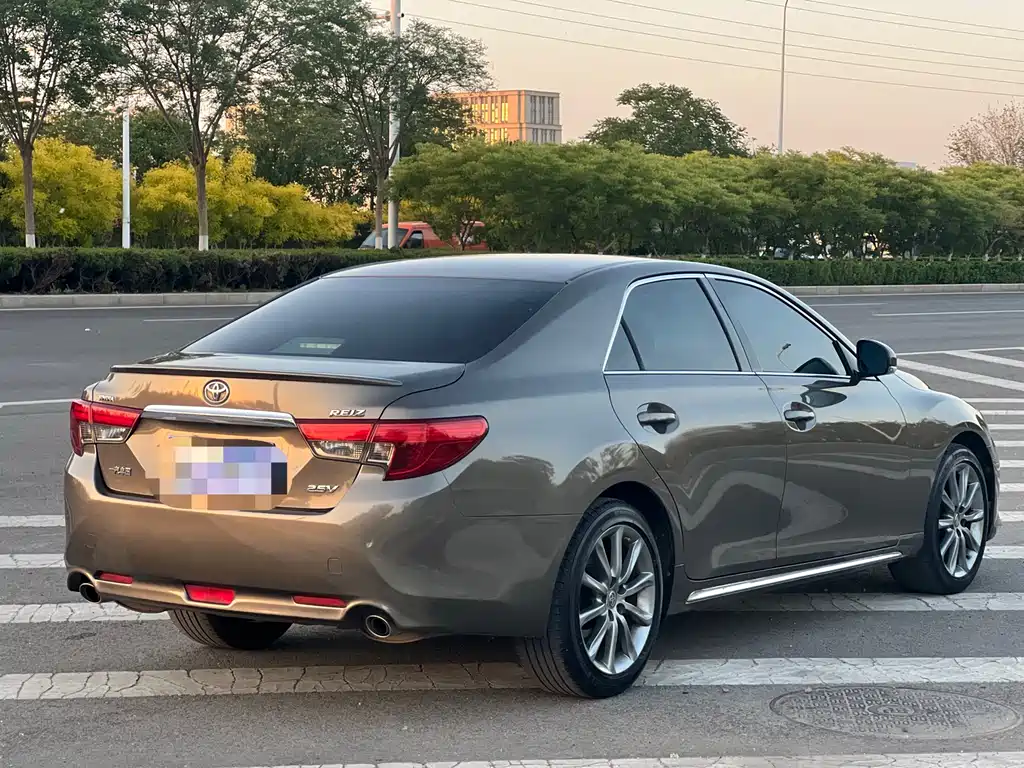 Toyota Reiz 2015 — фото 17