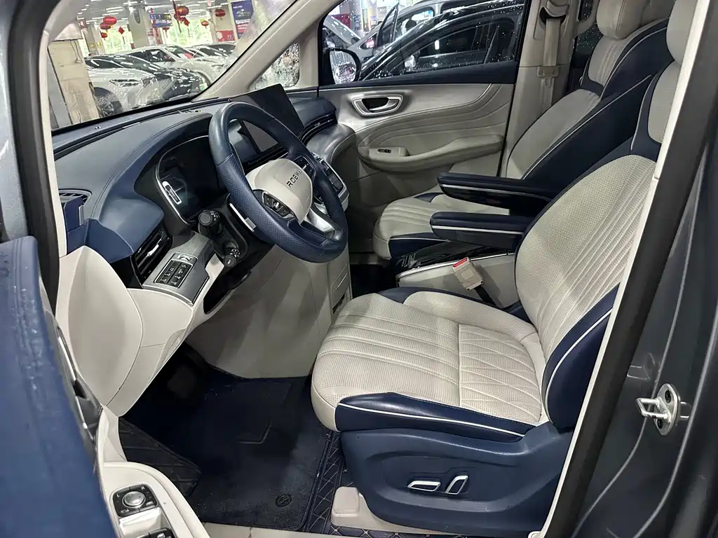 Roewe iMAX8 2021