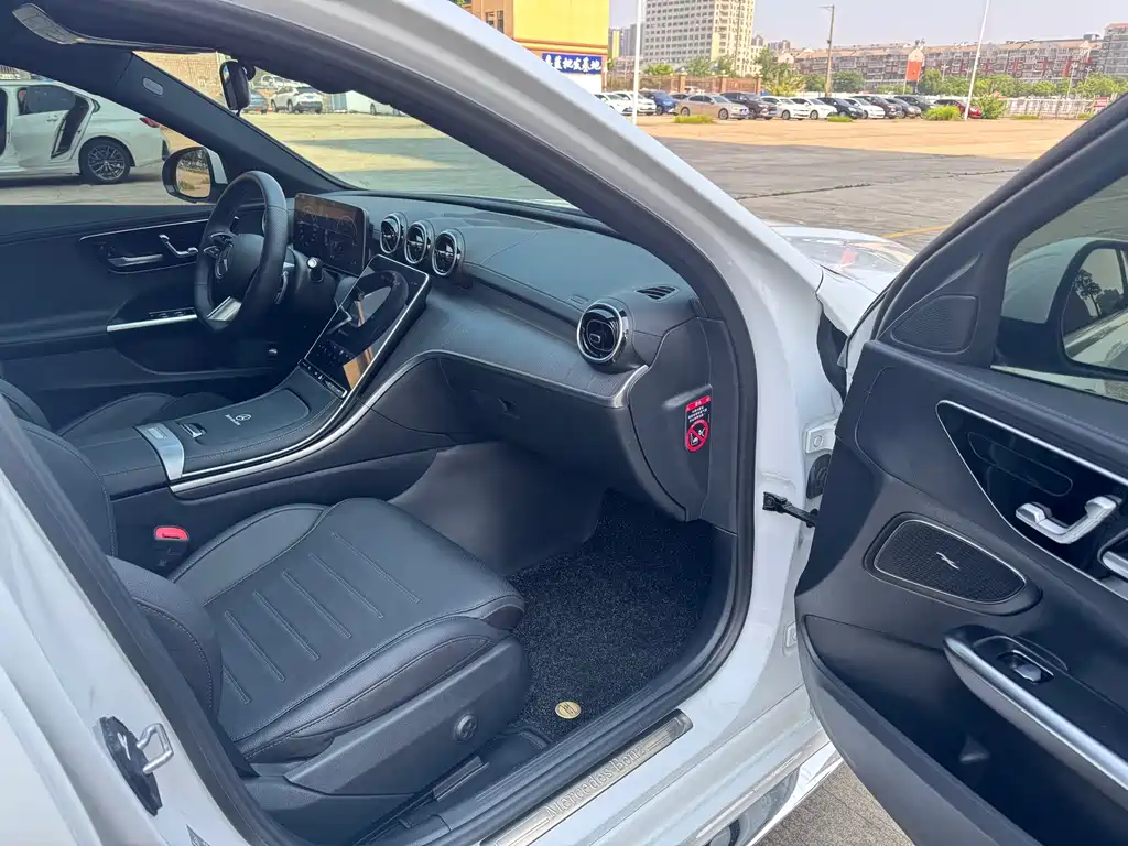 Mercedes-Benz C-Class 2024