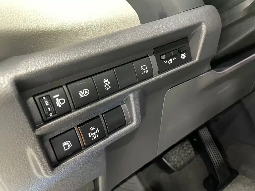 Toyota Granvia 2023 — фото 17