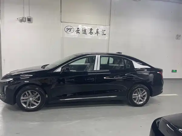 Hongqi E-QM5 2026