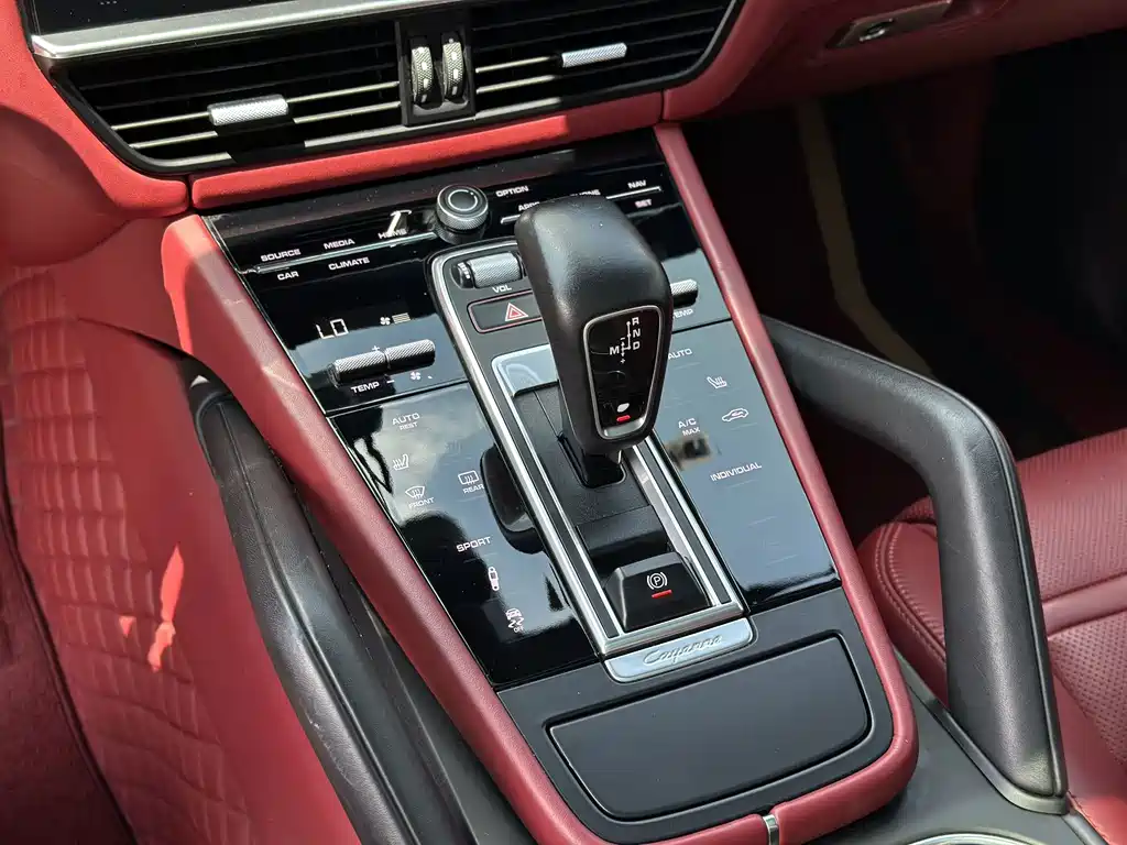 Porsche Cayenne 2018 — фото 13