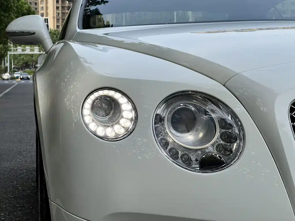 Bentley Continental 2013 — фото 19