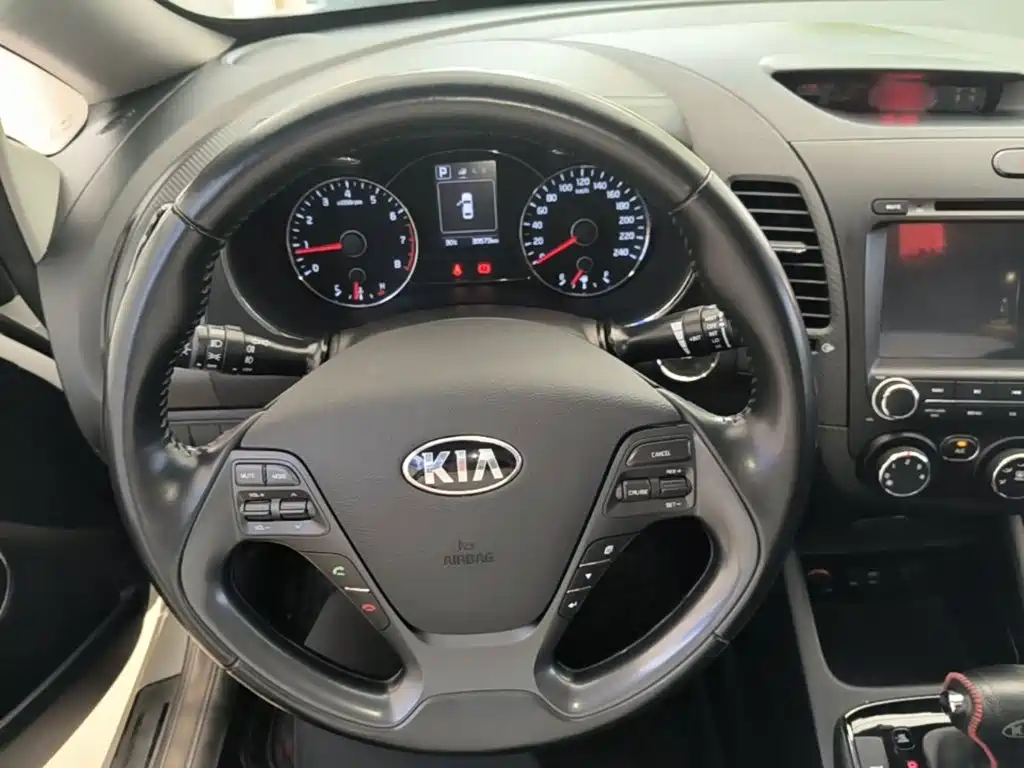 Kia K3 2016 — фото 11