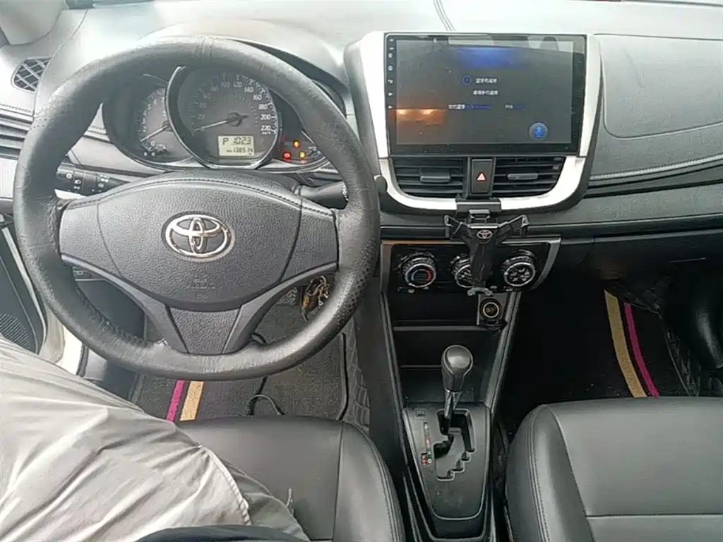 Toyota Yaris L 2018 — фото 10