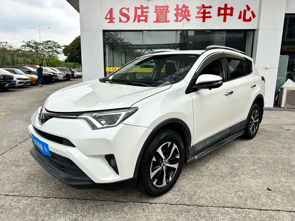 Toyota RAV4 2017 — фото 1