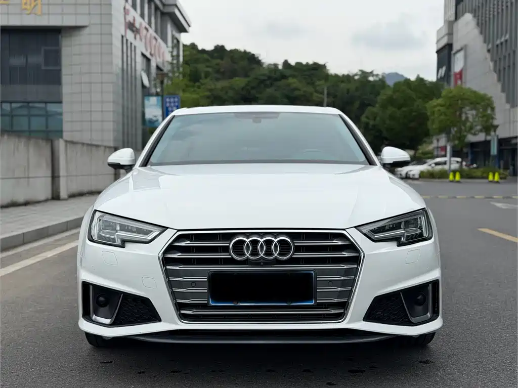 Audi A4L 2019 — фото 2