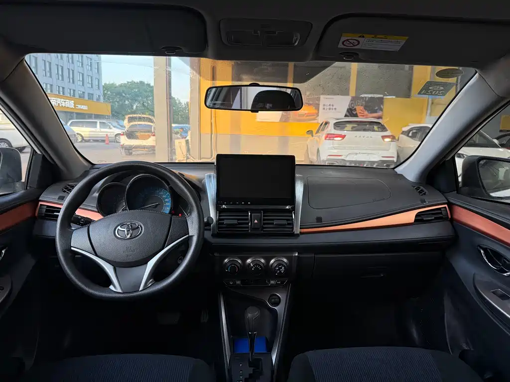 Toyota Yaris L 2016 — фото 7
