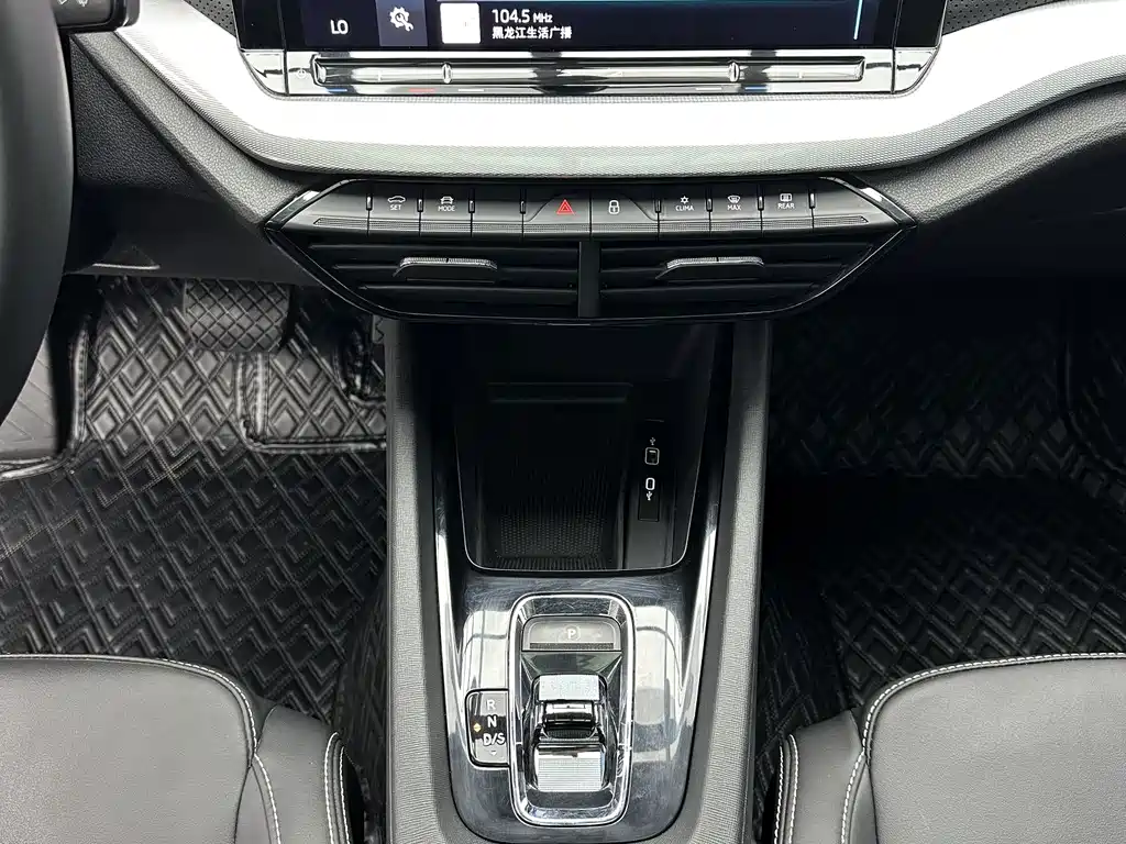 Skoda Octavia 2023 — фото 16