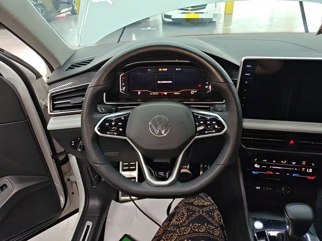 Volkswagen Tiguan L 2023 — фото 11