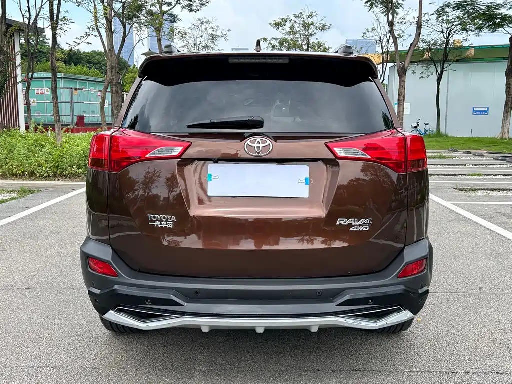 Toyota RAV4 2015 — фото 28