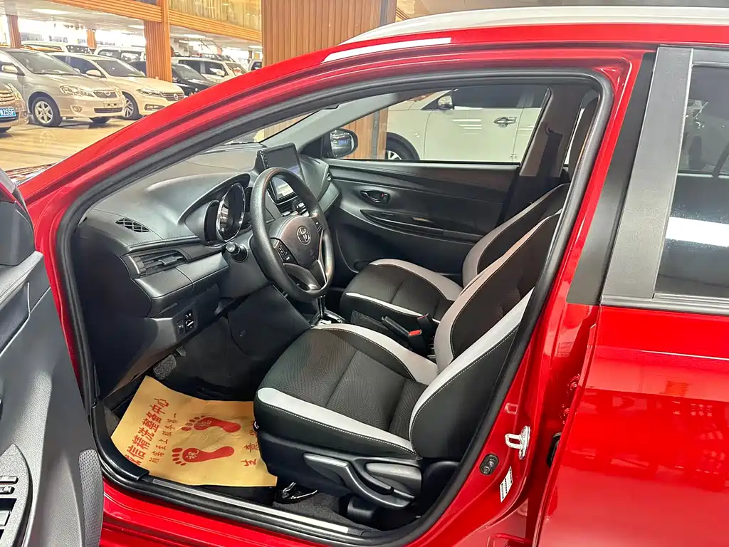 Toyota Yaris L 2021