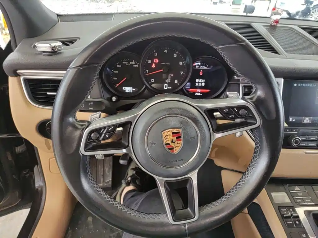 Porsche Macan 2016 — фото 11